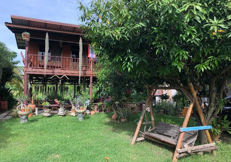 Отель Metha Country View Homestay Singburi