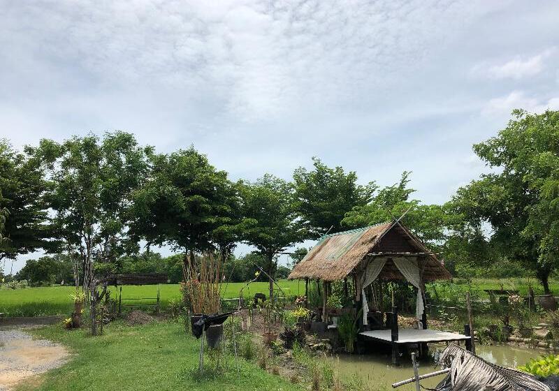 Отель Metha Country View Homestay Singburi