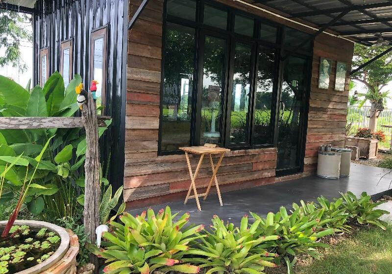Отель Metha Country View Homestay Singburi