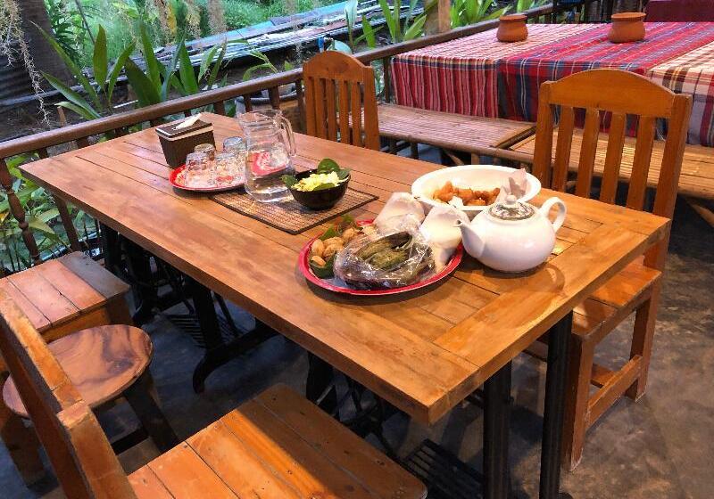 Отель Metha Country View Homestay Singburi