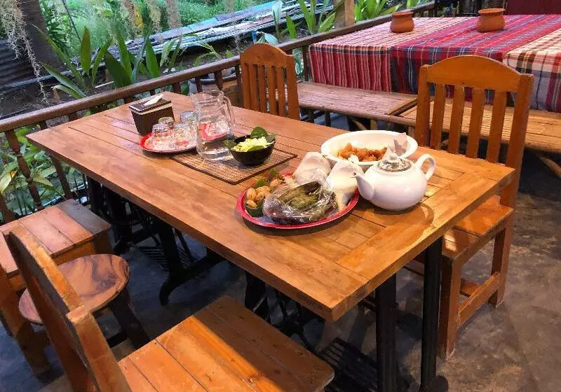 Hotelli Metha Country View Homestay Singburi