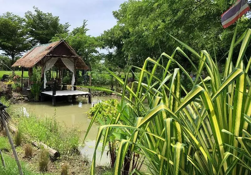 Hotelli Metha Country View Homestay Singburi