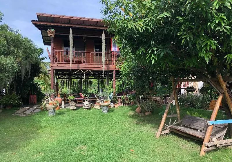 Hotelli Metha Country View Homestay Singburi