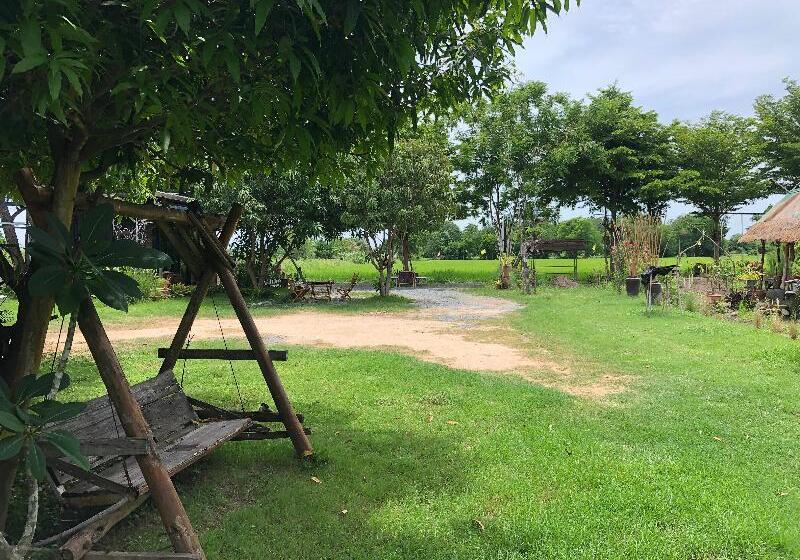 Отель Metha Country View Homestay Singburi