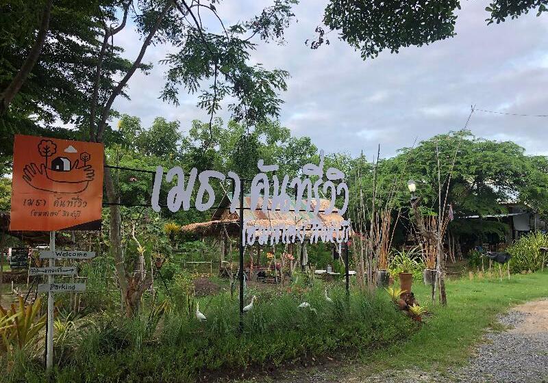 Отель Metha Country View Homestay Singburi