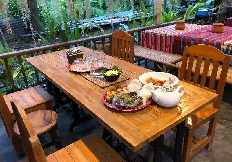 Hotelli Metha Country View Homestay Singburi