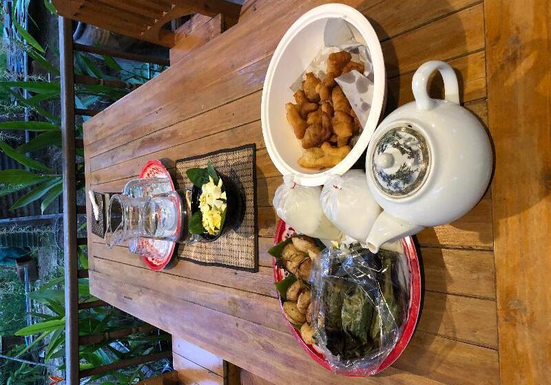 Отель Metha Country View Homestay Singburi