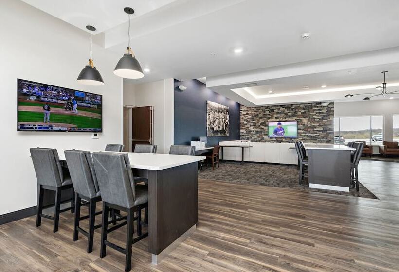 فندق Holiday Inn Express Kansas City North Parkville, An Ihg