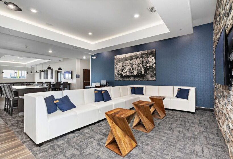 فندق Holiday Inn Express Kansas City North Parkville, An Ihg