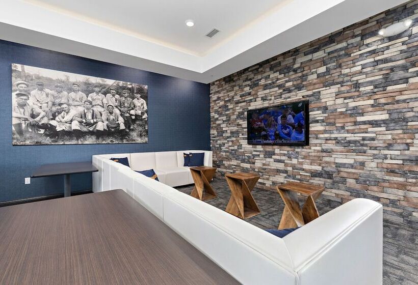 فندق Holiday Inn Express Kansas City North Parkville, An Ihg