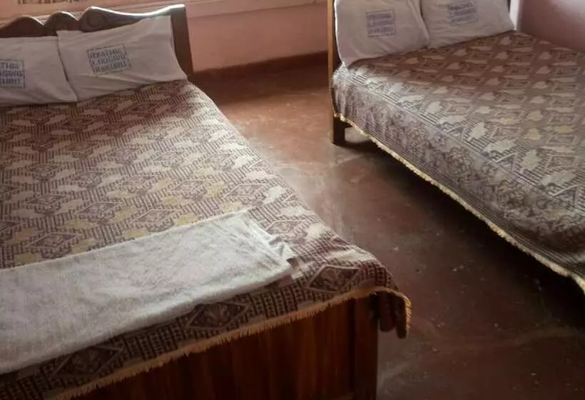 هتل Rwathia Club Boarding & Lodging