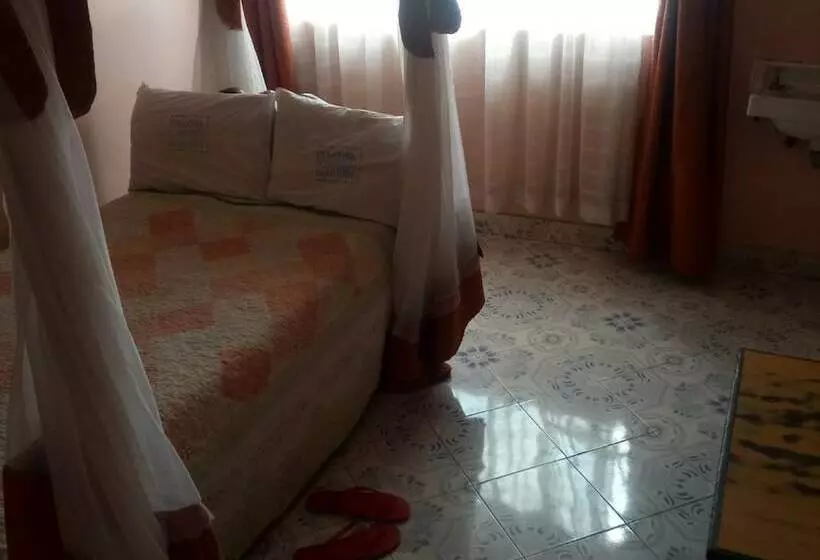 هتل Rwathia Club Boarding & Lodging