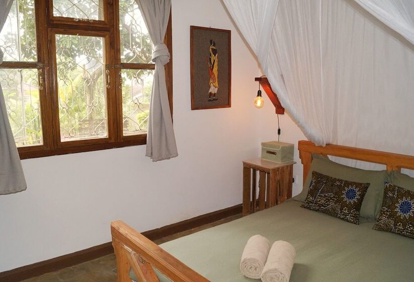 هتل Utamaduni House