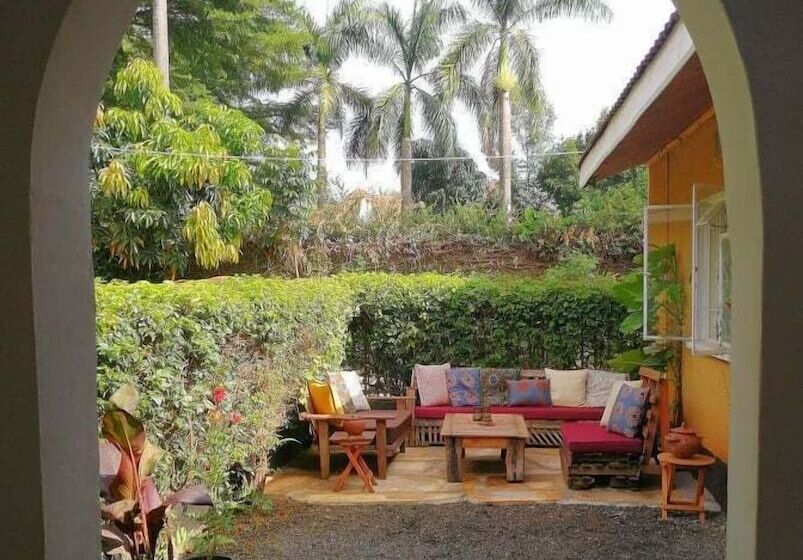 هتل Utamaduni House