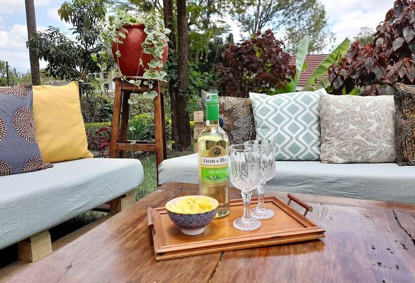 هتل Utamaduni House