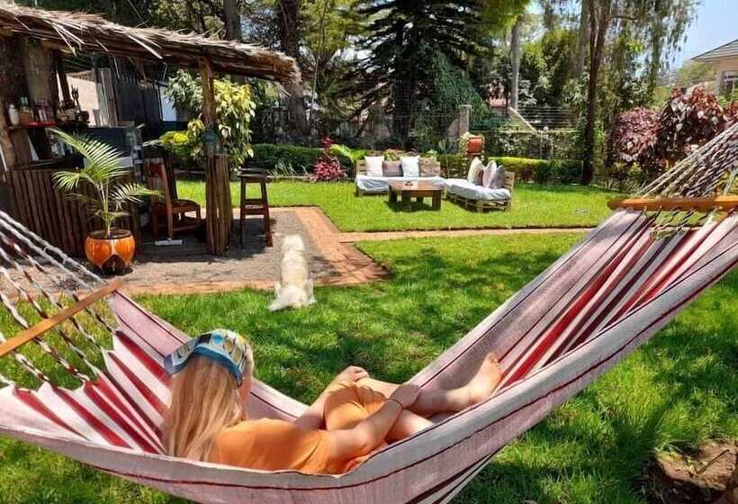 هتل Utamaduni House