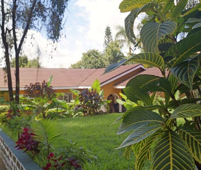 هتل Utamaduni House