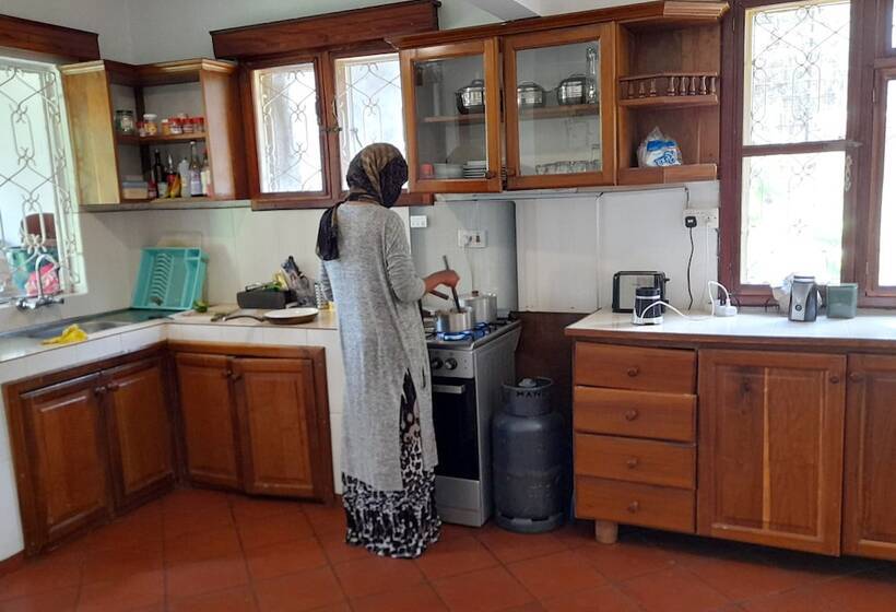 هتل Utamaduni House