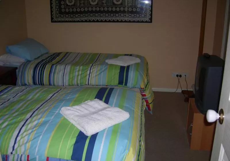 ベッドアンドブレックファースト Busy Buzz