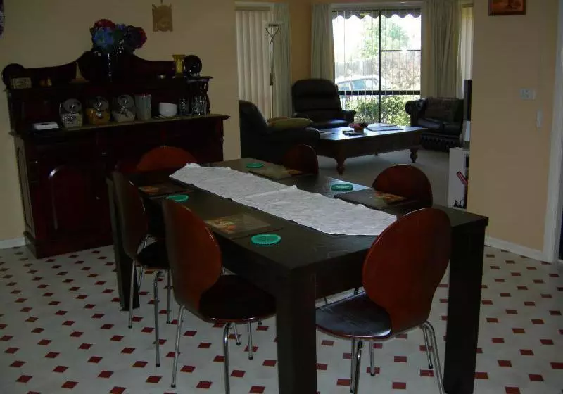 ベッドアンドブレックファースト Busy Buzz