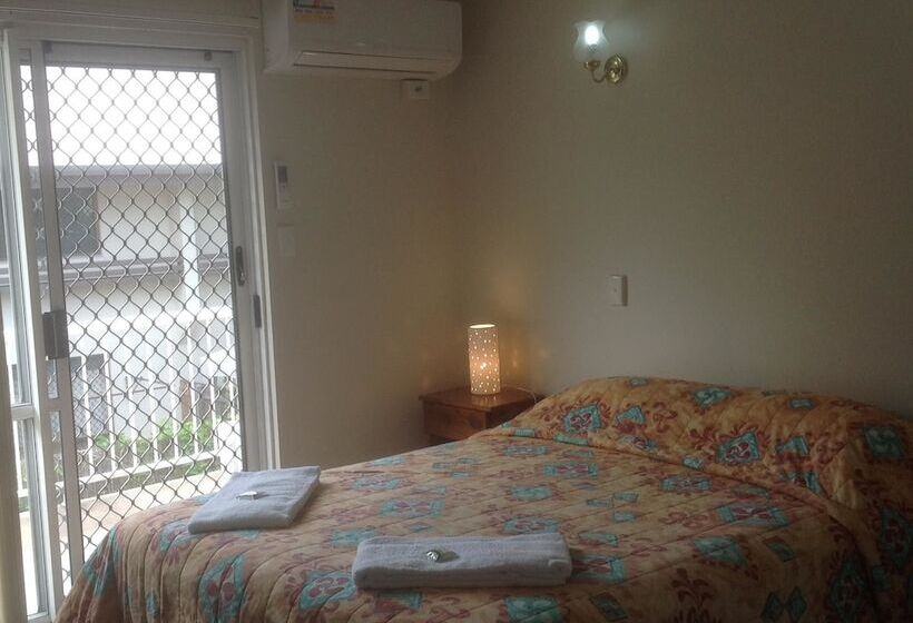 Bayshores Holiday Apartments