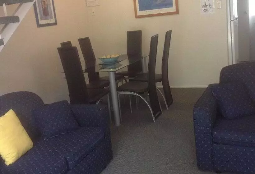 Bayshores Holiday Apartments