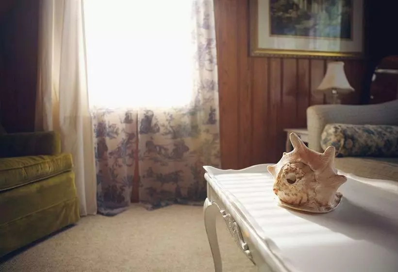 Beacon House Inn Bed & Breakfast