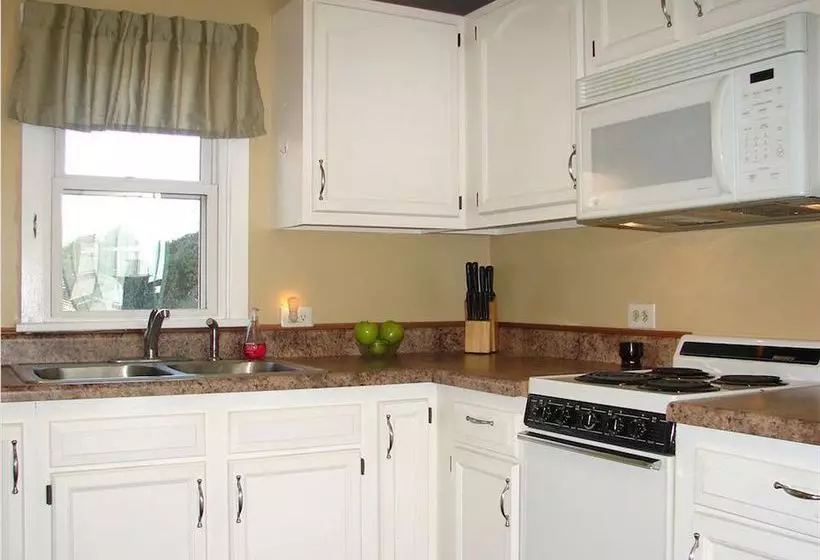 Beacon House Inn Bed & Breakfast