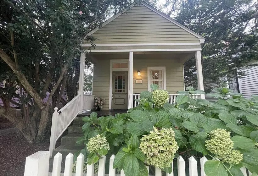 ベッドアンドブレックファースト Rothschild Pound House Inn