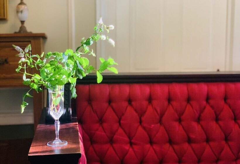 تختخواب و صبحانه Rothschild Pound House Inn