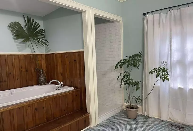 ベッドアンドブレックファースト Rothschild Pound House Inn