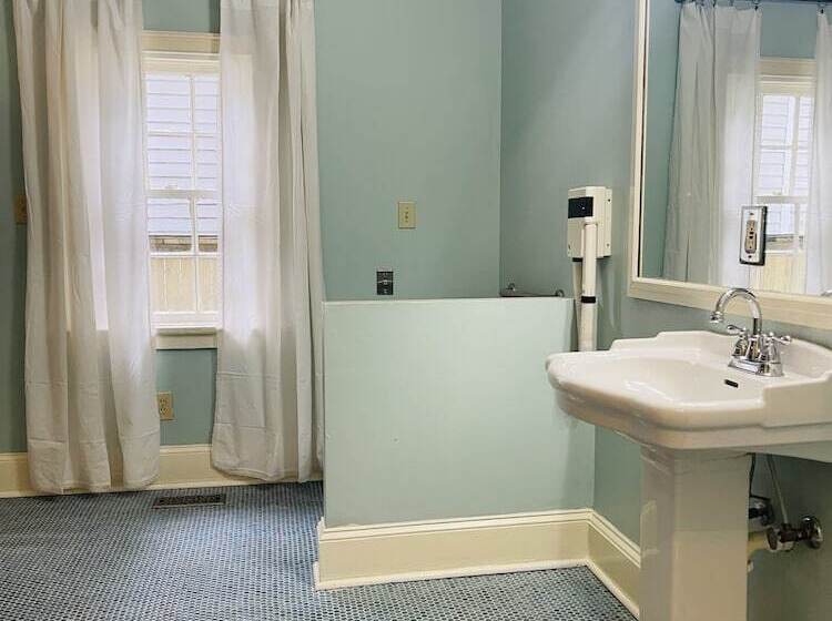 تختخواب و صبحانه Rothschild Pound House Inn