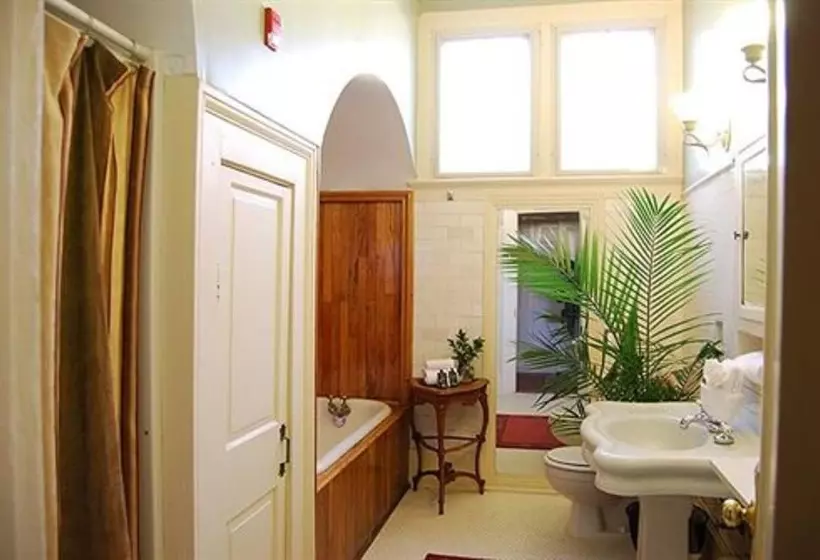 ベッドアンドブレックファースト Rothschild Pound House Inn