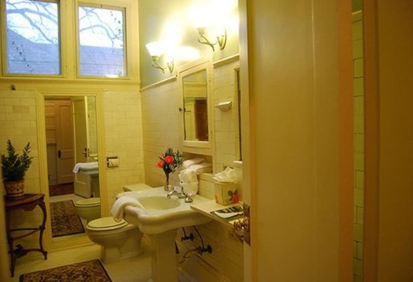 تختخواب و صبحانه Rothschild Pound House Inn