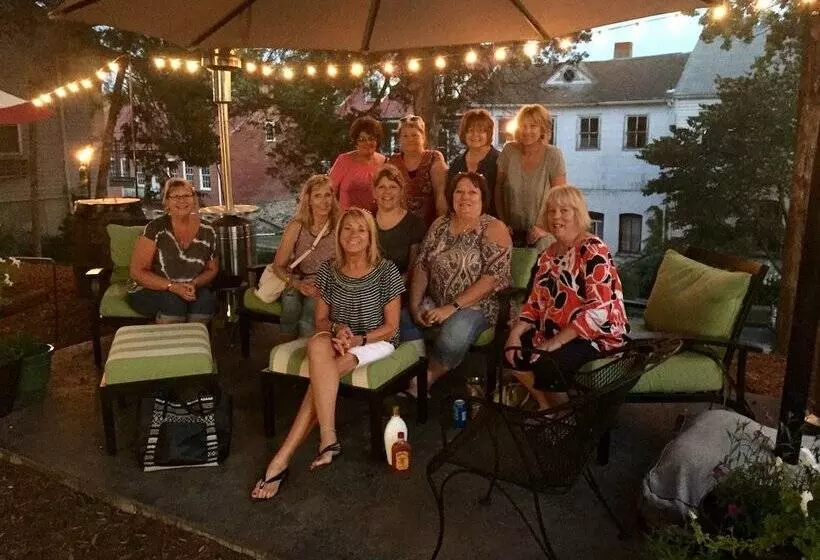 Captain Wohlt Inn Bed & Breakfast