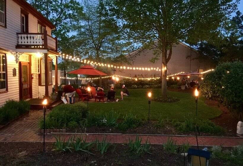 Captain Wohlt Inn Bed & Breakfast