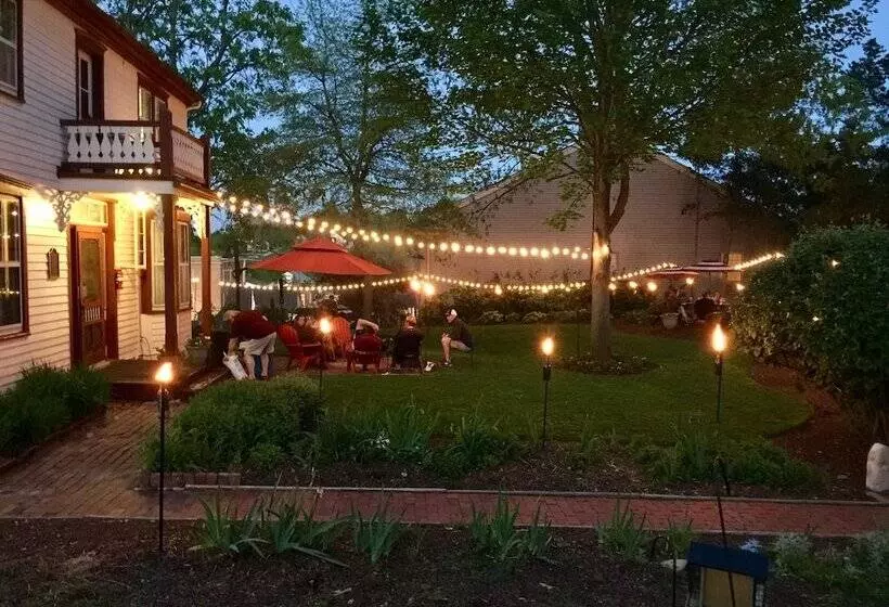 Captain Wohlt Inn Bed & Breakfast