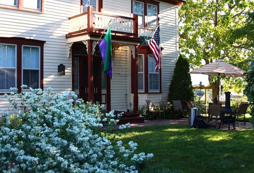 Captain Wohlt Inn Bed & Breakfast