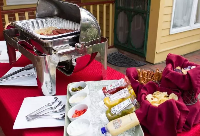 Captain Wohlt Inn Bed & Breakfast