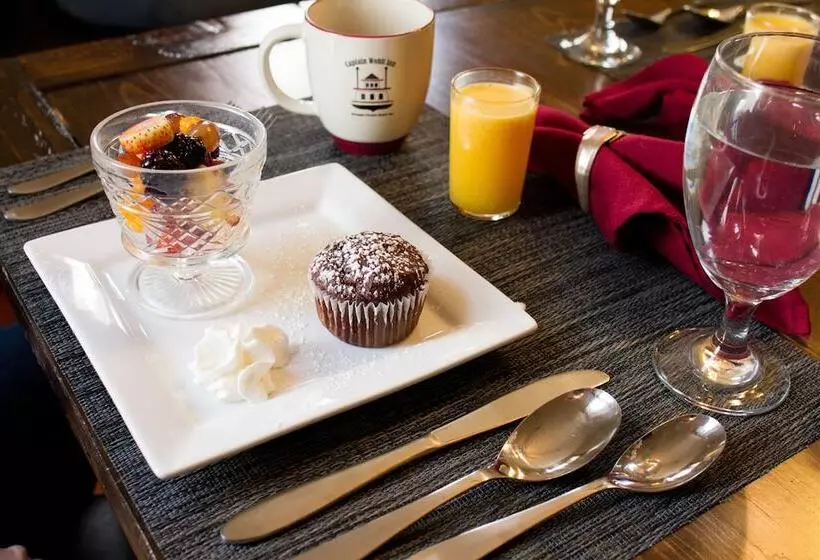 Captain Wohlt Inn Bed & Breakfast