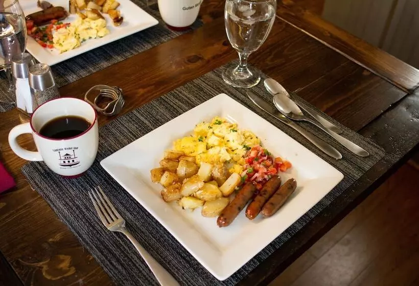 Captain Wohlt Inn Bed & Breakfast