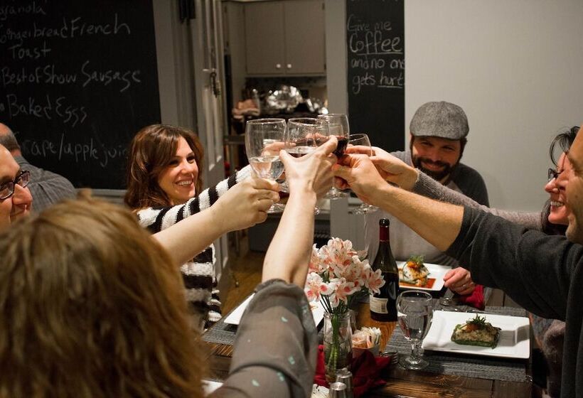 Captain Wohlt Inn Bed & Breakfast