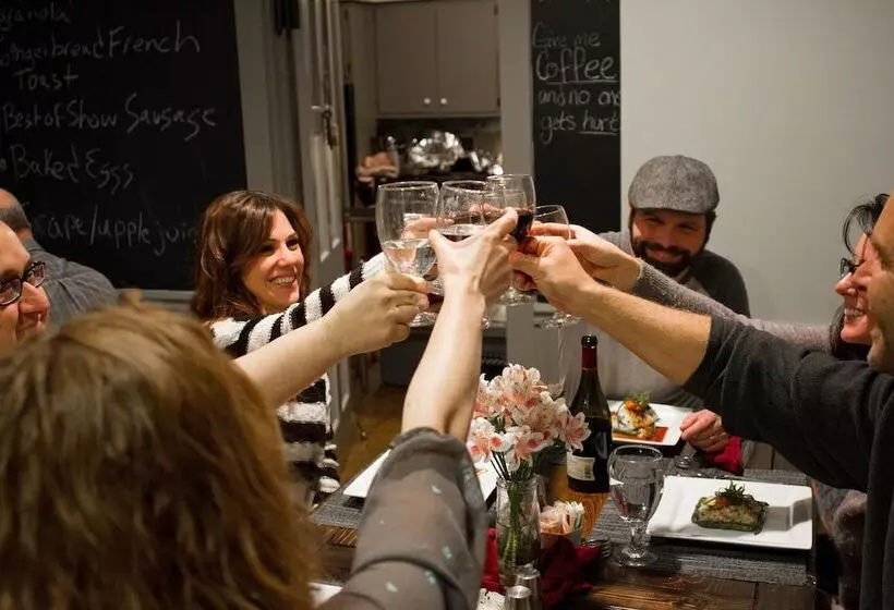 Captain Wohlt Inn Bed & Breakfast