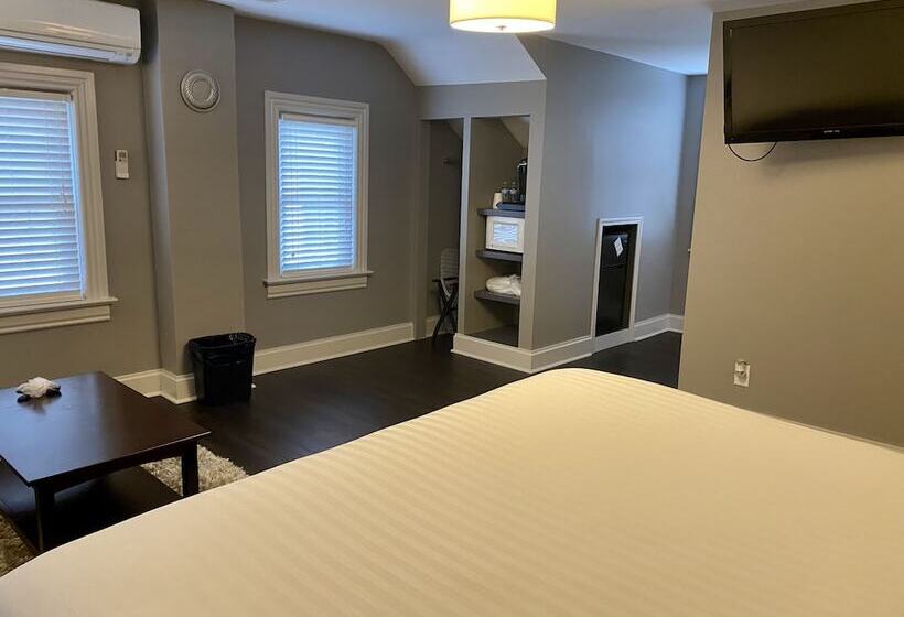 Captain Wohlt Inn Bed & Breakfast