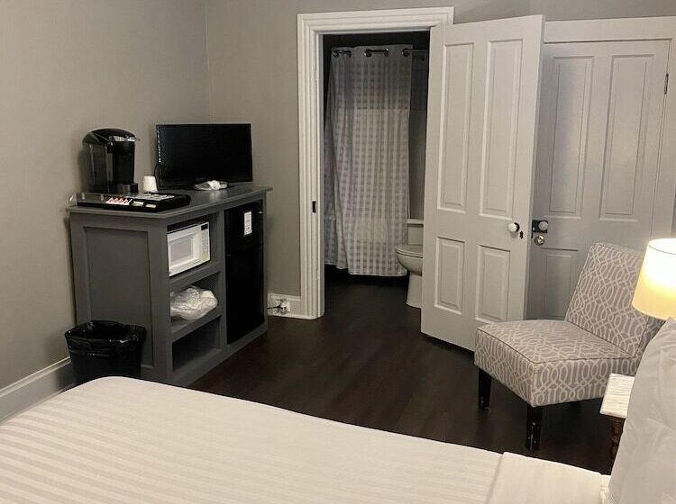 Captain Wohlt Inn Bed & Breakfast