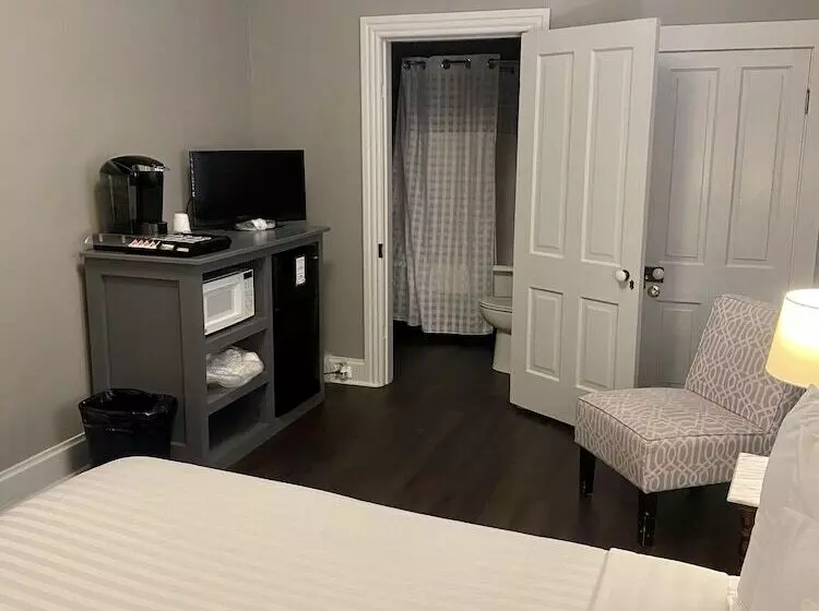 Captain Wohlt Inn Bed & Breakfast