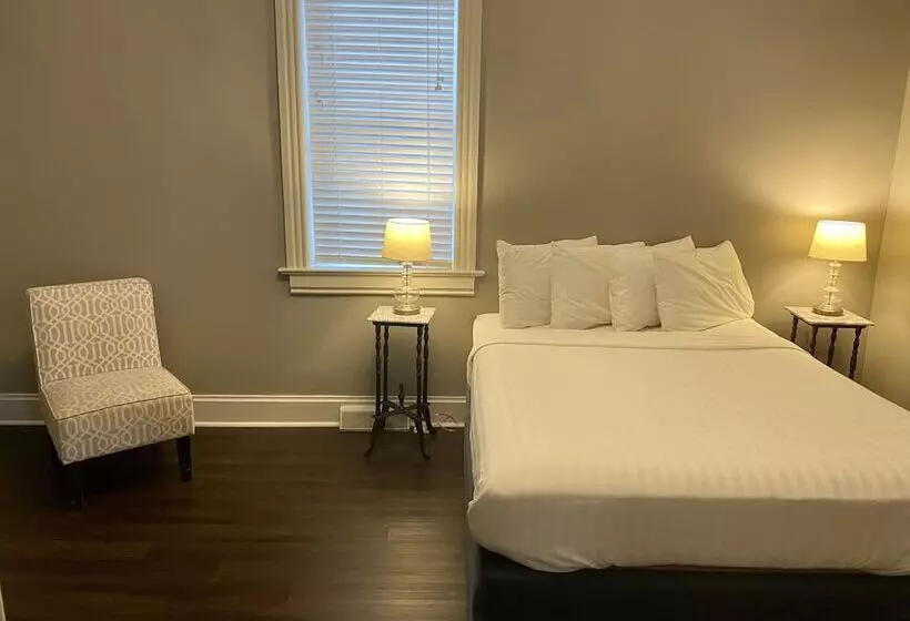 Captain Wohlt Inn Bed & Breakfast