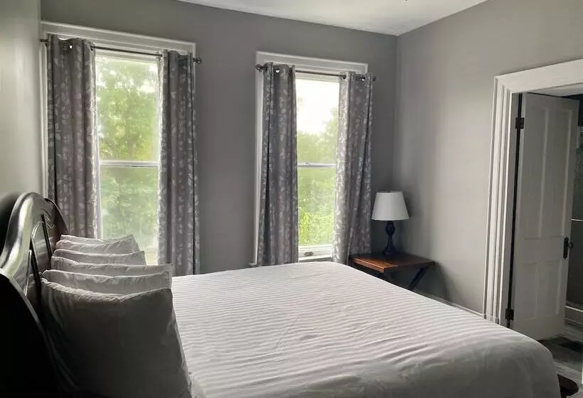 Captain Wohlt Inn Bed & Breakfast