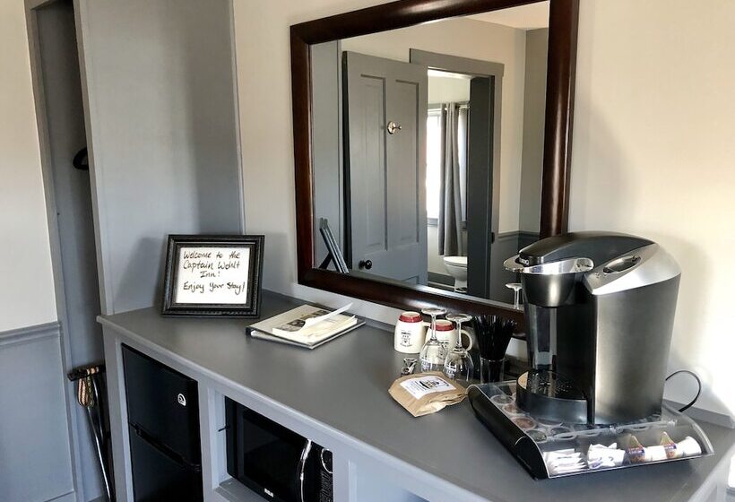 Captain Wohlt Inn Bed & Breakfast