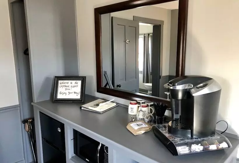 Captain Wohlt Inn Bed & Breakfast